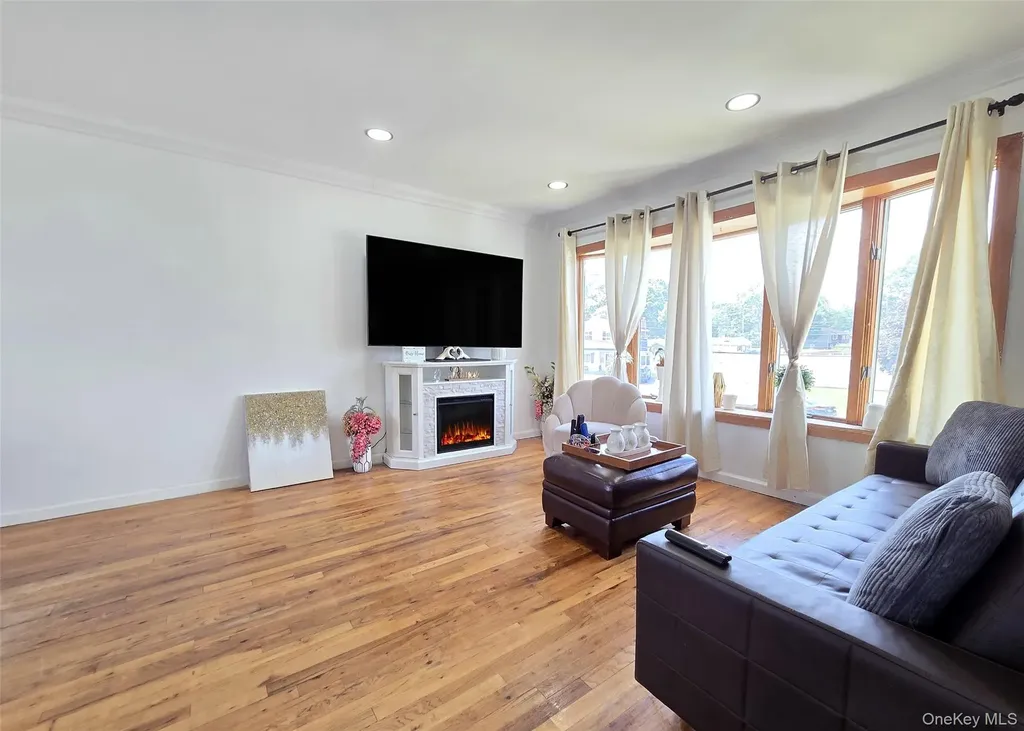26 Circle Lane Bay Shore NY 11706