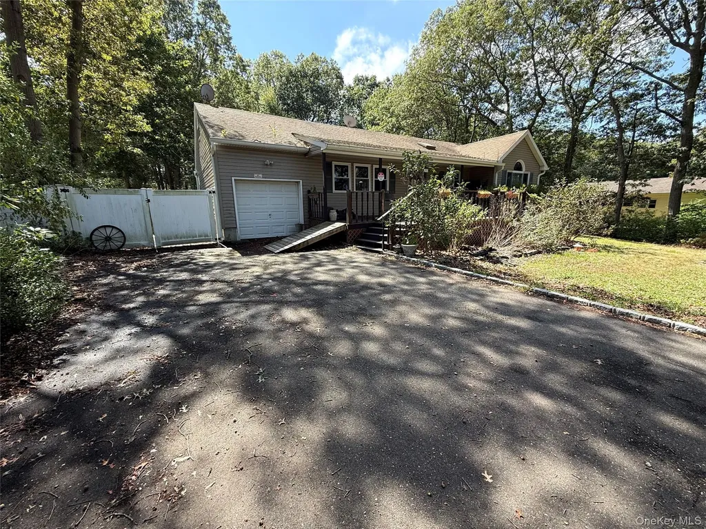 14 Clearview Avenue Selden NY 11784