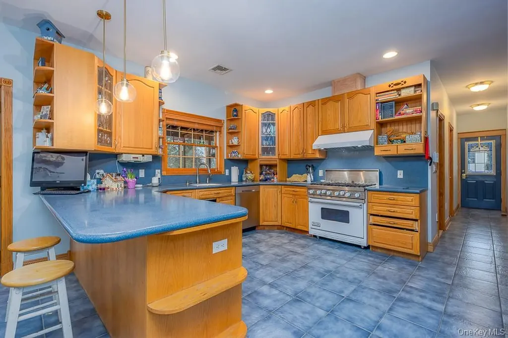 332 S Middletown Road Pearl River NY 10965