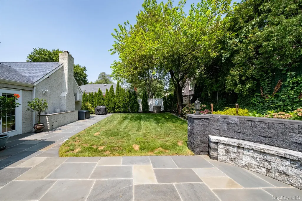 982 Split Rock Road Pelham NY 10803