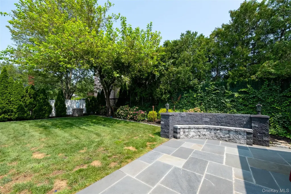 982 Split Rock Road Pelham NY 10803