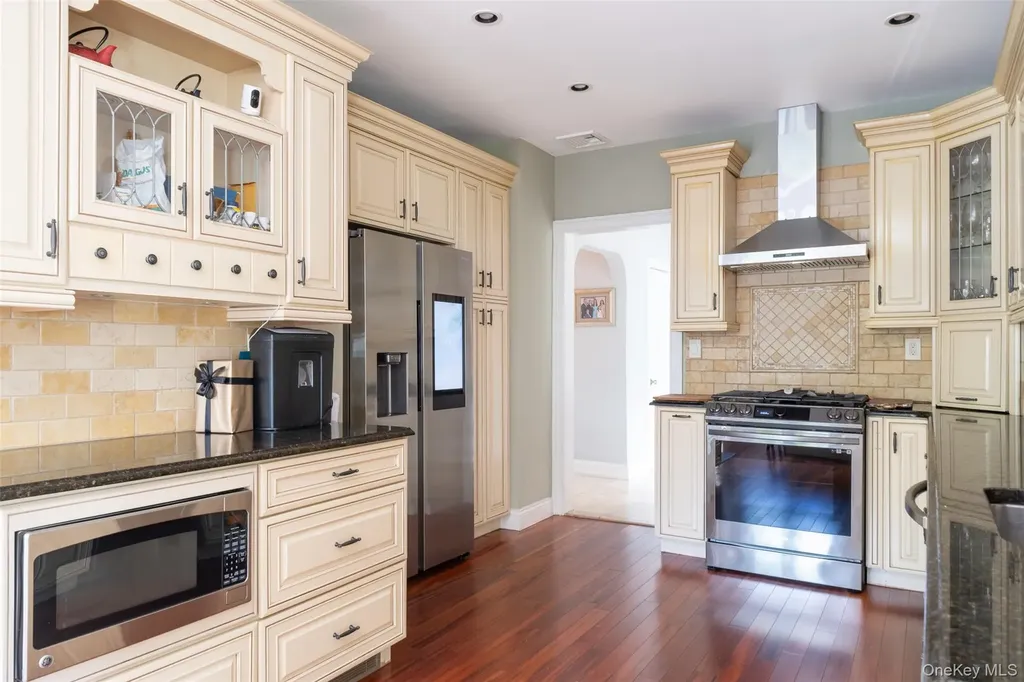 982 Split Rock Road Pelham NY 10803