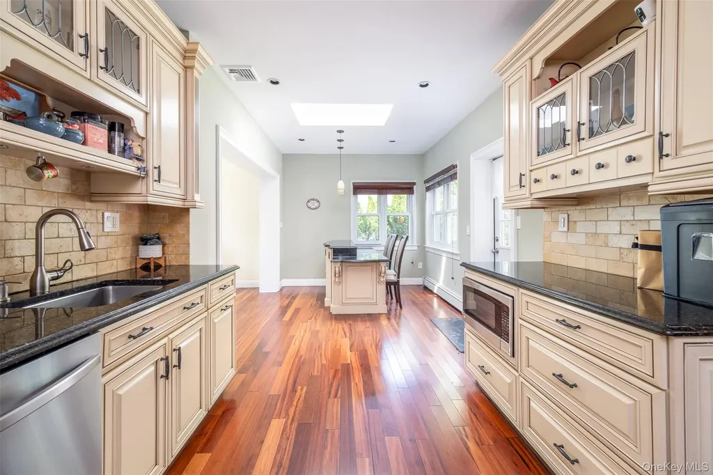 982 Split Rock Road Pelham NY 10803