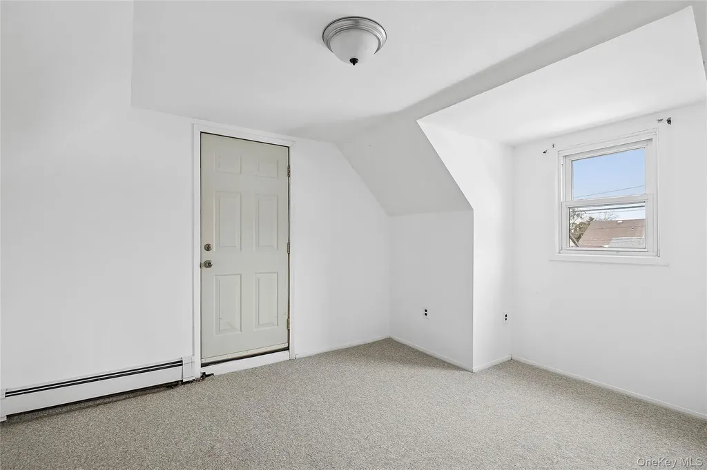 136 3rd Street New Hyde Park NY 11040