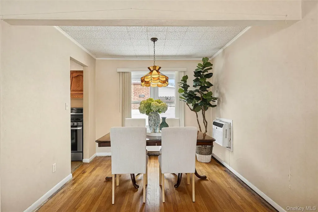 136 3rd Street New Hyde Park NY 11040