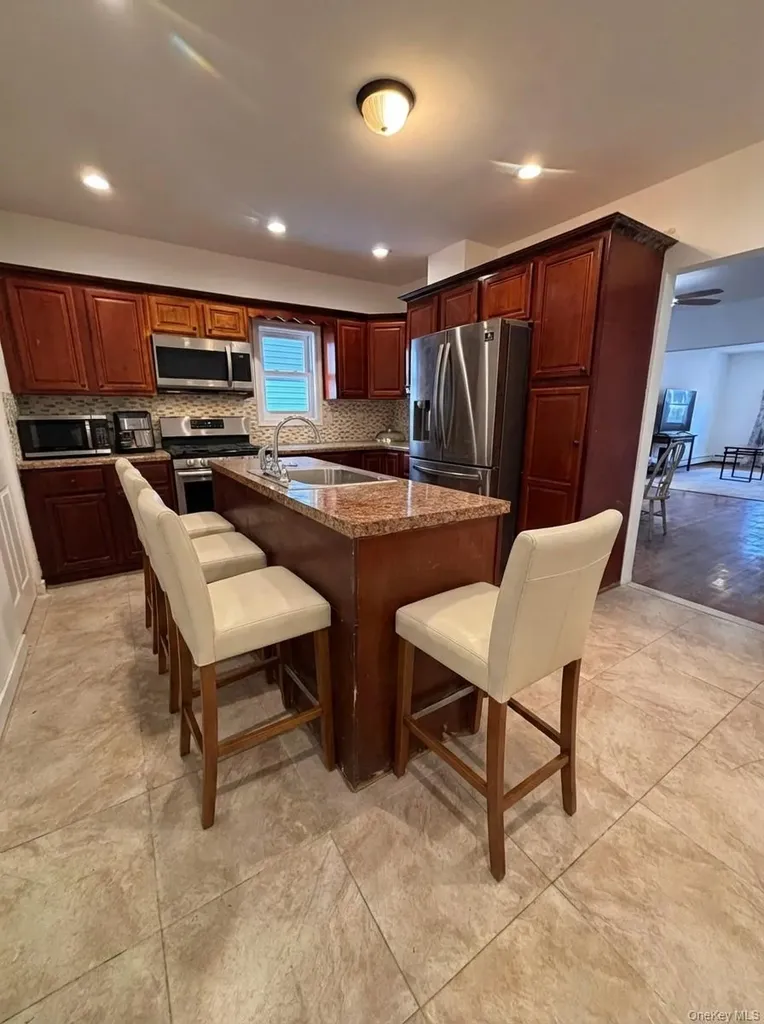 94 Lockman Avenue Staten Island NY 10303