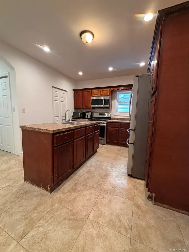 94 Lockman Avenue Staten Island NY 10303