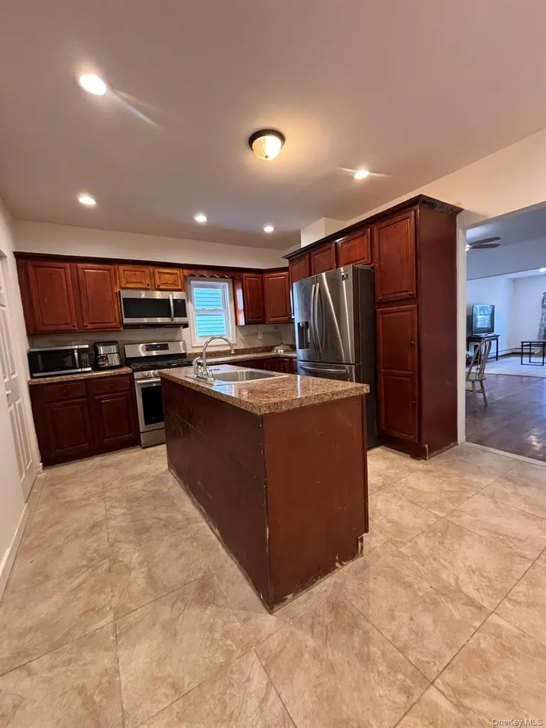 94 Lockman Avenue Staten Island NY 10303