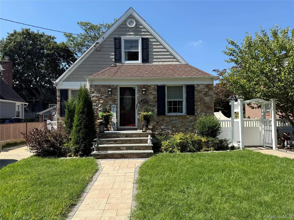 175 Wardwell Road Mineola NY 11501