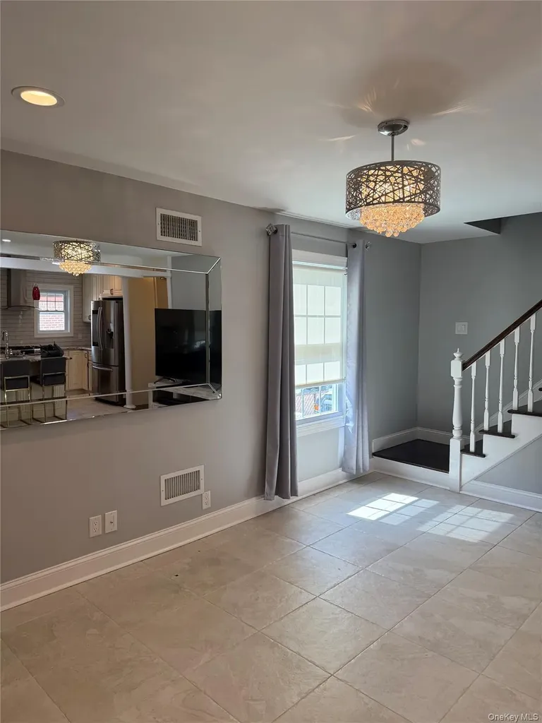 175 Wardwell Road Mineola NY 11501