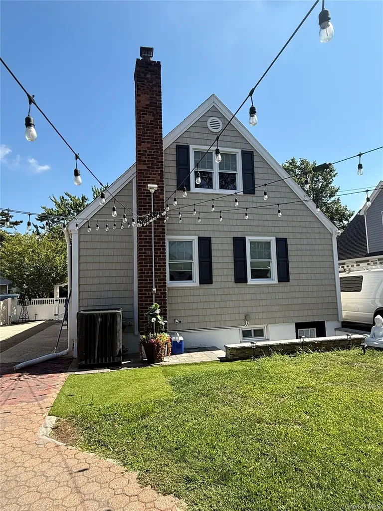 175 Wardwell Road Mineola NY 11501