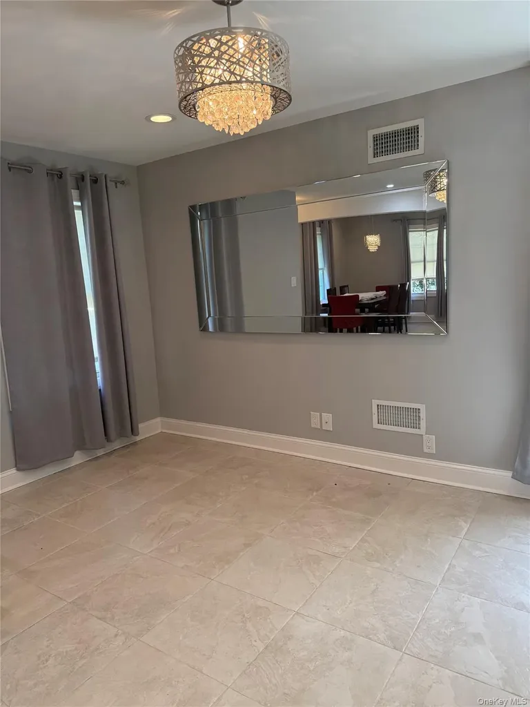 175 Wardwell Road Mineola NY 11501