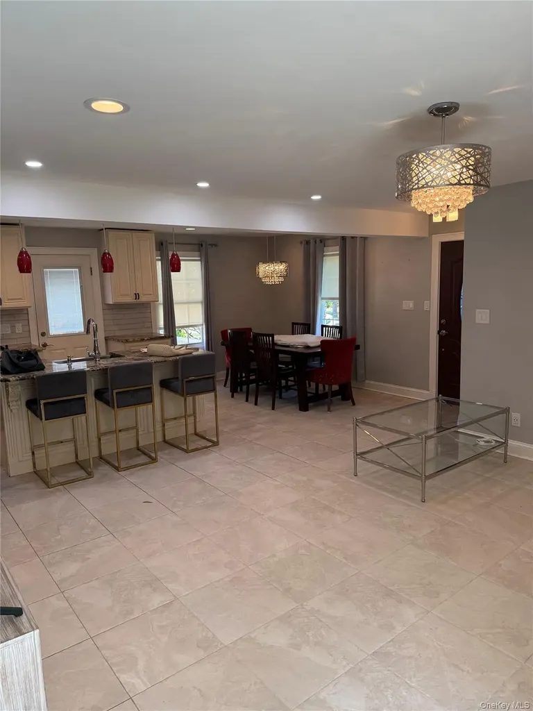 175 Wardwell Road Mineola NY 11501