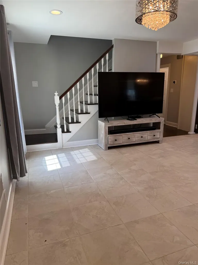 175 Wardwell Road Mineola NY 11501