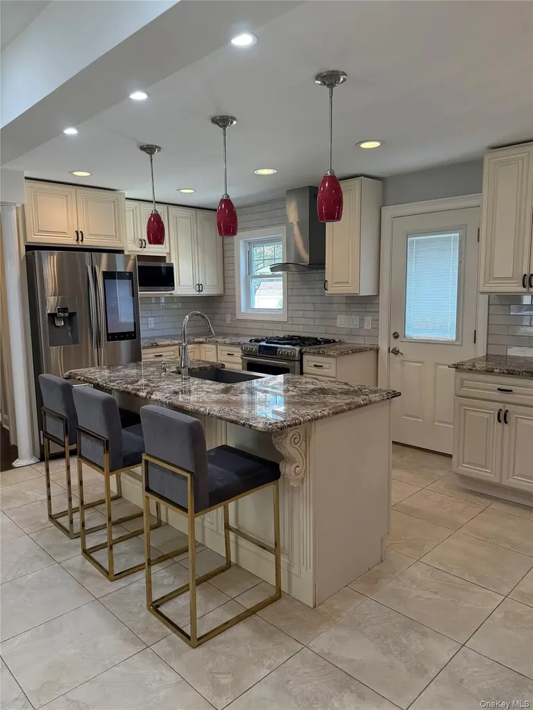 175 Wardwell Road Mineola NY 11501