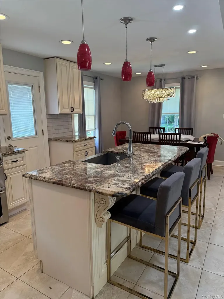 175 Wardwell Road Mineola NY 11501