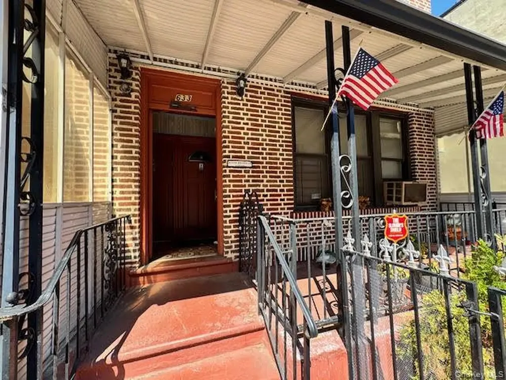 633 Lydig Avenue Bronx NY 10462