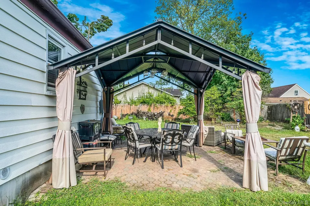 30 Oakdale Avenue Central Islip NY 11722