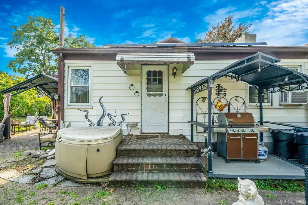 30 Oakdale Avenue Central Islip NY 11722