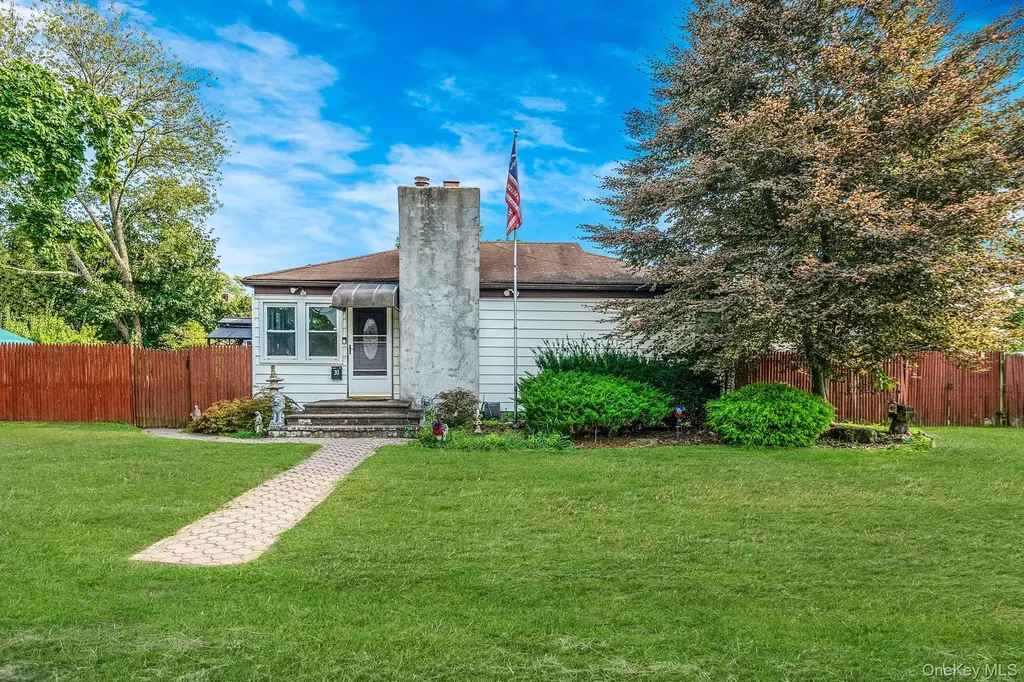 30 Oakdale Avenue Central Islip NY 11722
