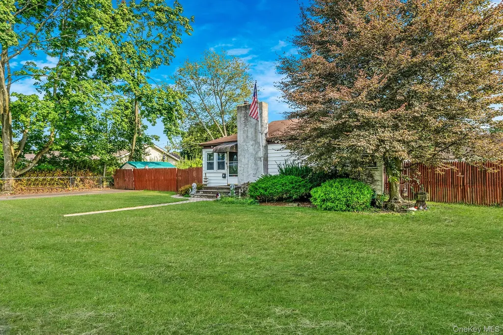 30 Oakdale Avenue Central Islip NY 11722