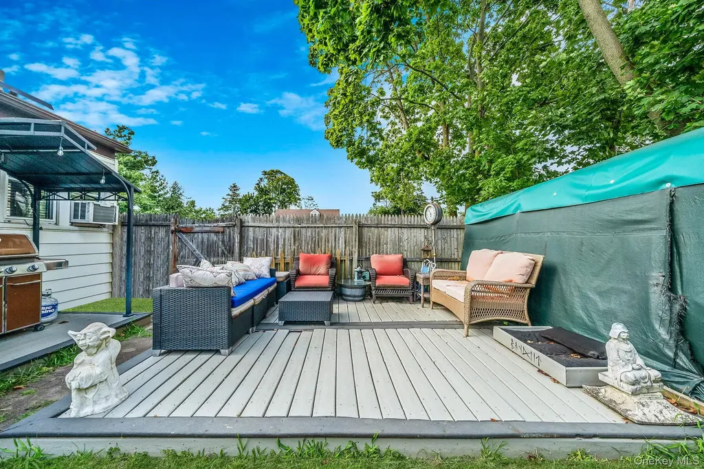 30 Oakdale Avenue Central Islip NY 11722
