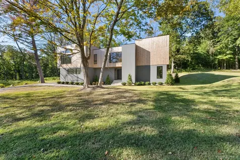 28 Mclain Street Bedford Corners NY 10549