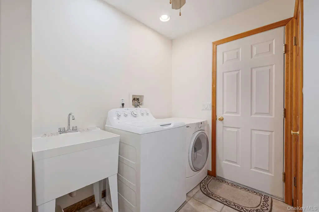 6 Bay Drive Hampton Bays NY 11946