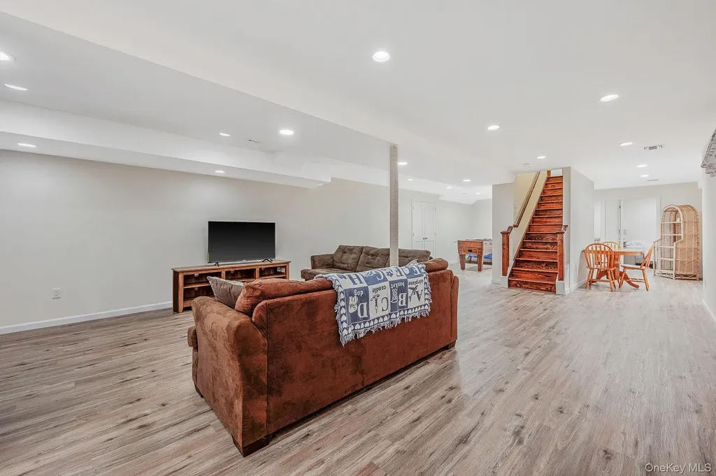 6 Bay Drive Hampton Bays NY 11946