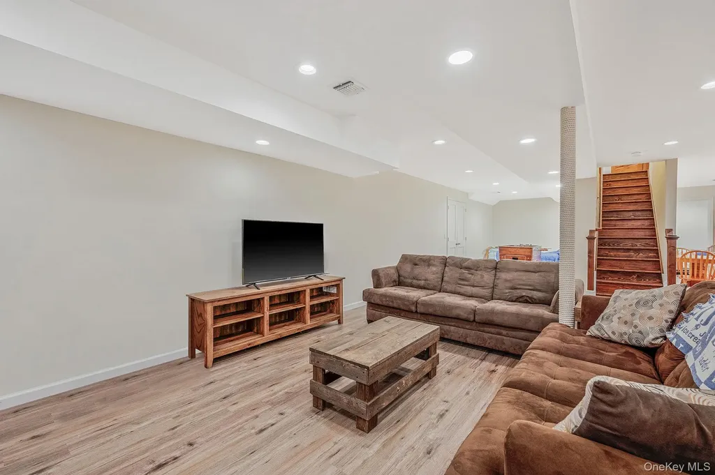 6 Bay Drive Hampton Bays NY 11946