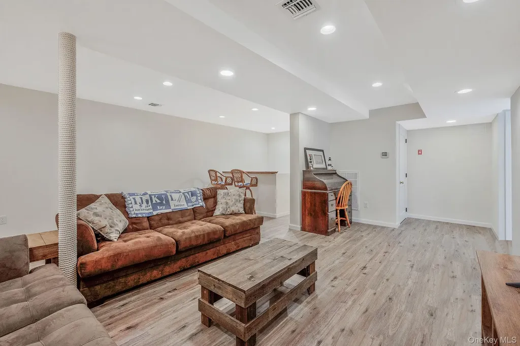 6 Bay Drive Hampton Bays NY 11946