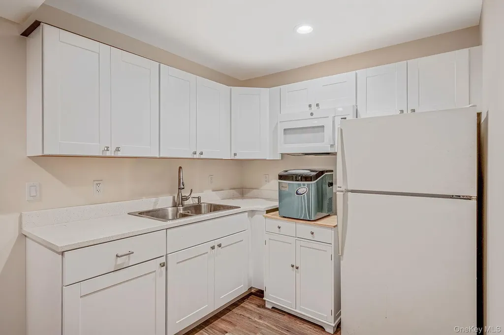 6 Bay Drive Hampton Bays NY 11946