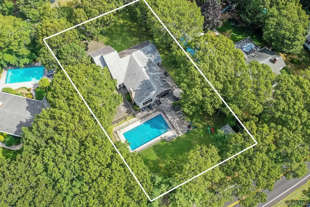 6 Bay Drive Hampton Bays NY 11946