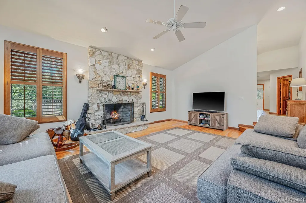 6 Bay Drive Hampton Bays NY 11946