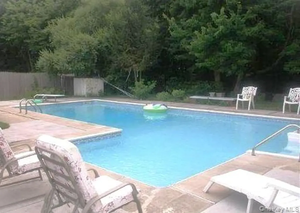49 Winston Drive Brentwood NY 11717