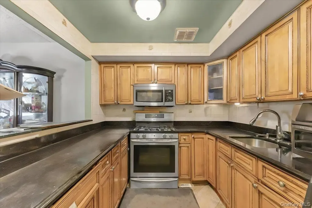 1475 Crotona Place Bronx NY 10456