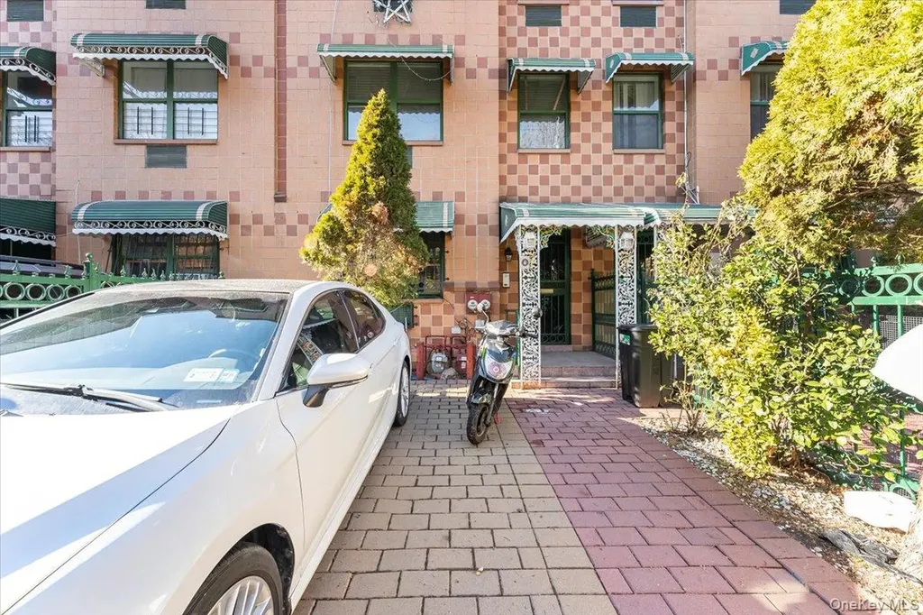 1475 Crotona Place Bronx NY 10456