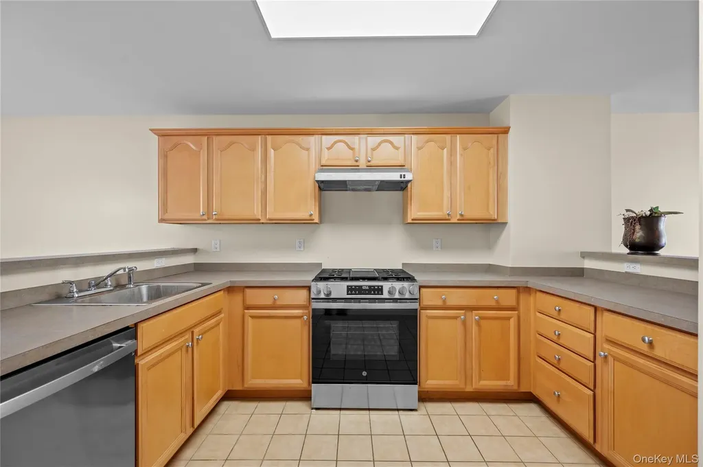 19 Putters Way Middletown NY 10940