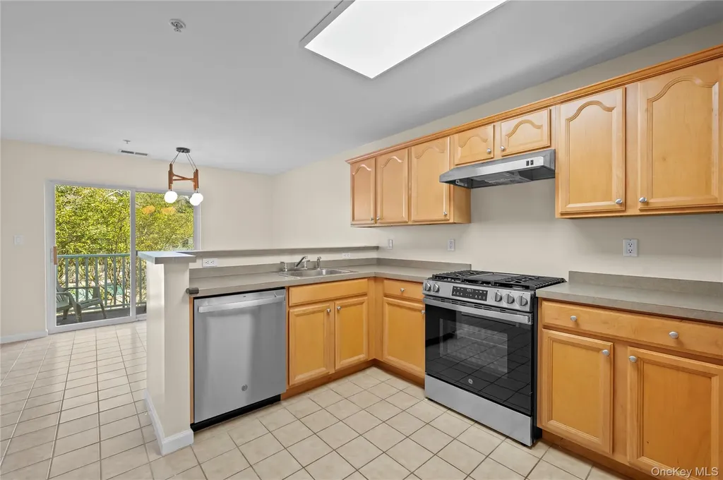 19 Putters Way Middletown NY 10940