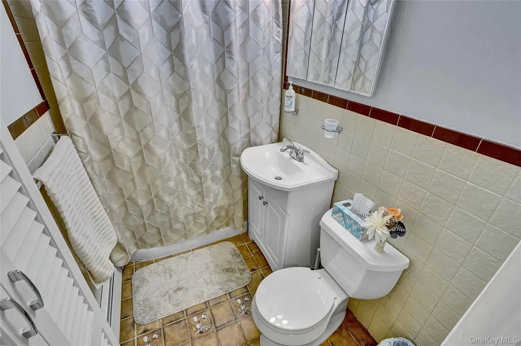 10 Barnyard Lane Levittown NY 11756