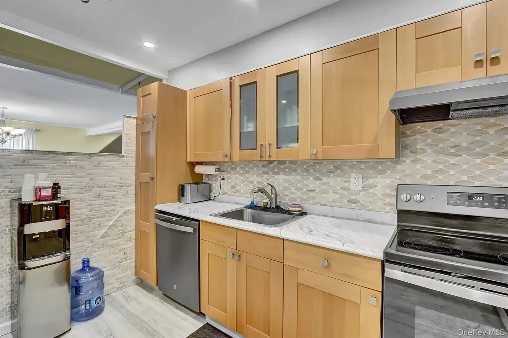 10 Barnyard Lane Levittown NY 11756