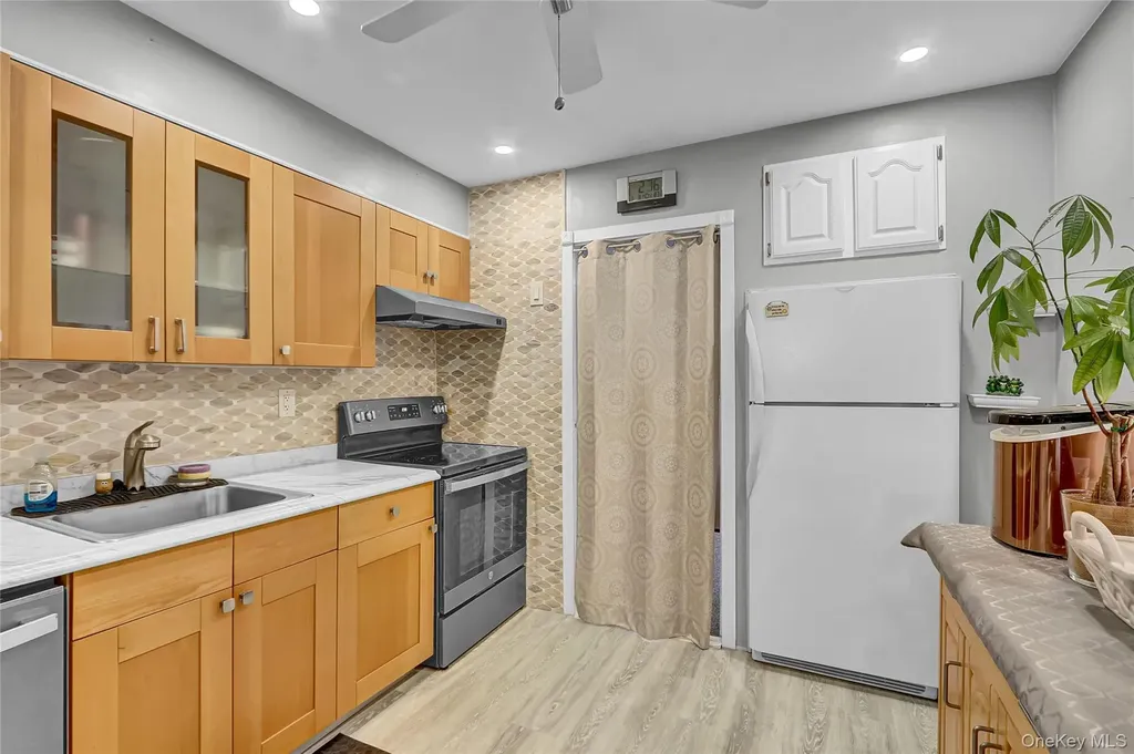 10 Barnyard Lane Levittown NY 11756
