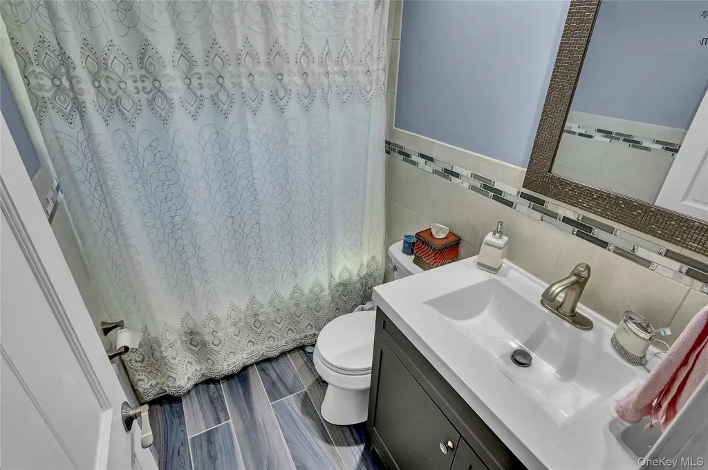 10 Barnyard Lane Levittown NY 11756