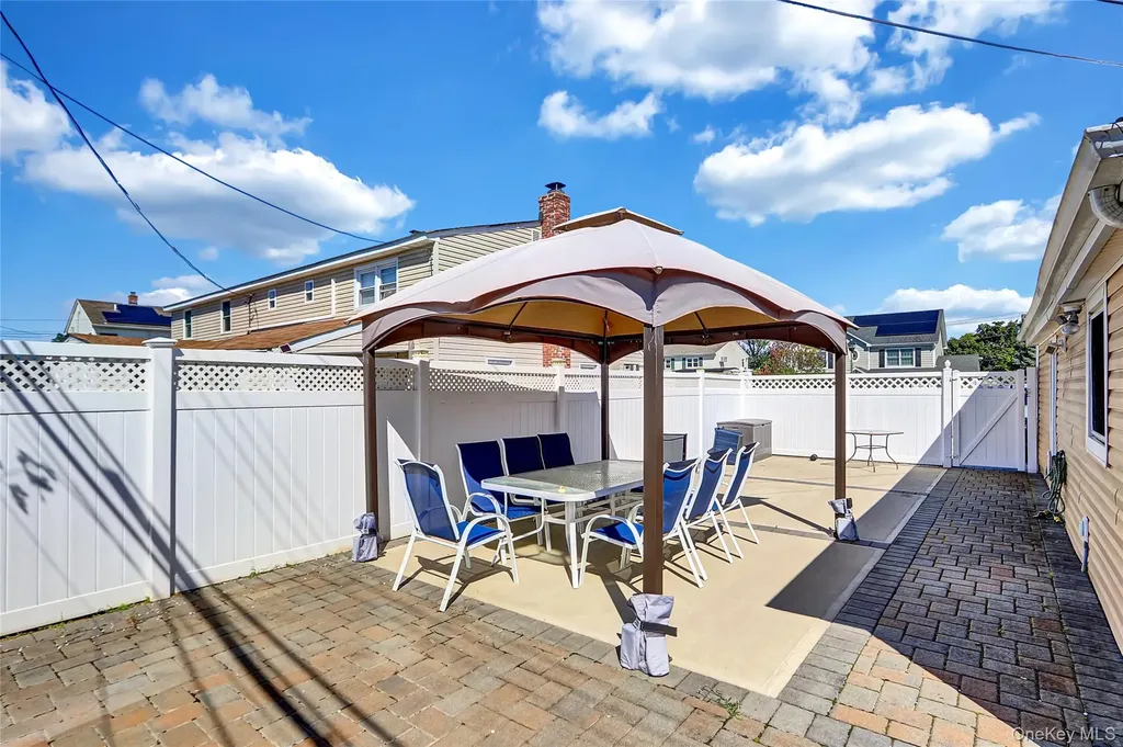 10 Barnyard Lane Levittown NY 11756
