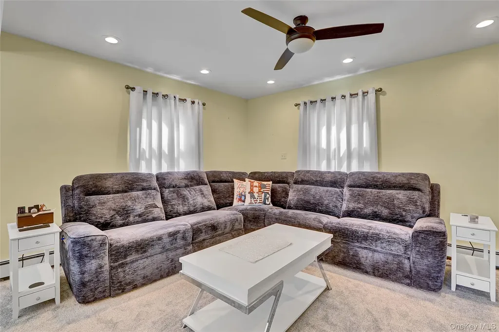 10 Barnyard Lane Levittown NY 11756