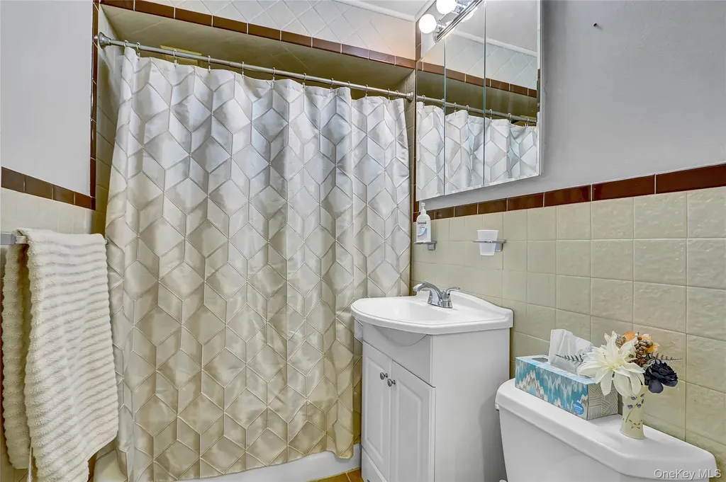 10 Barnyard Lane Levittown NY 11756