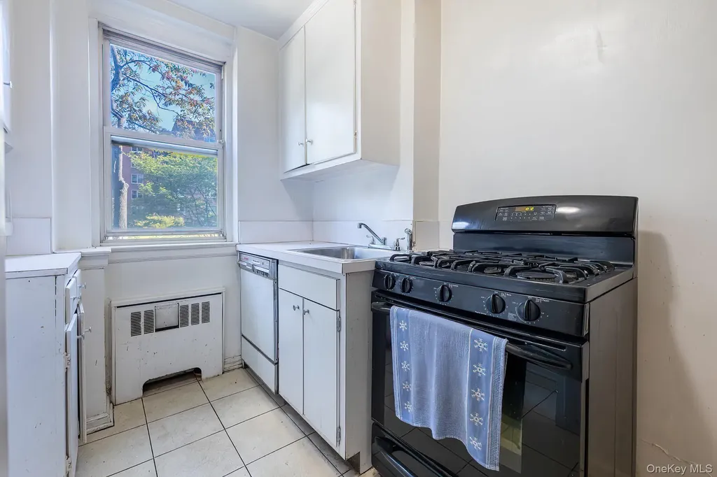 80 Knolls Crescent Bronx NY 10463