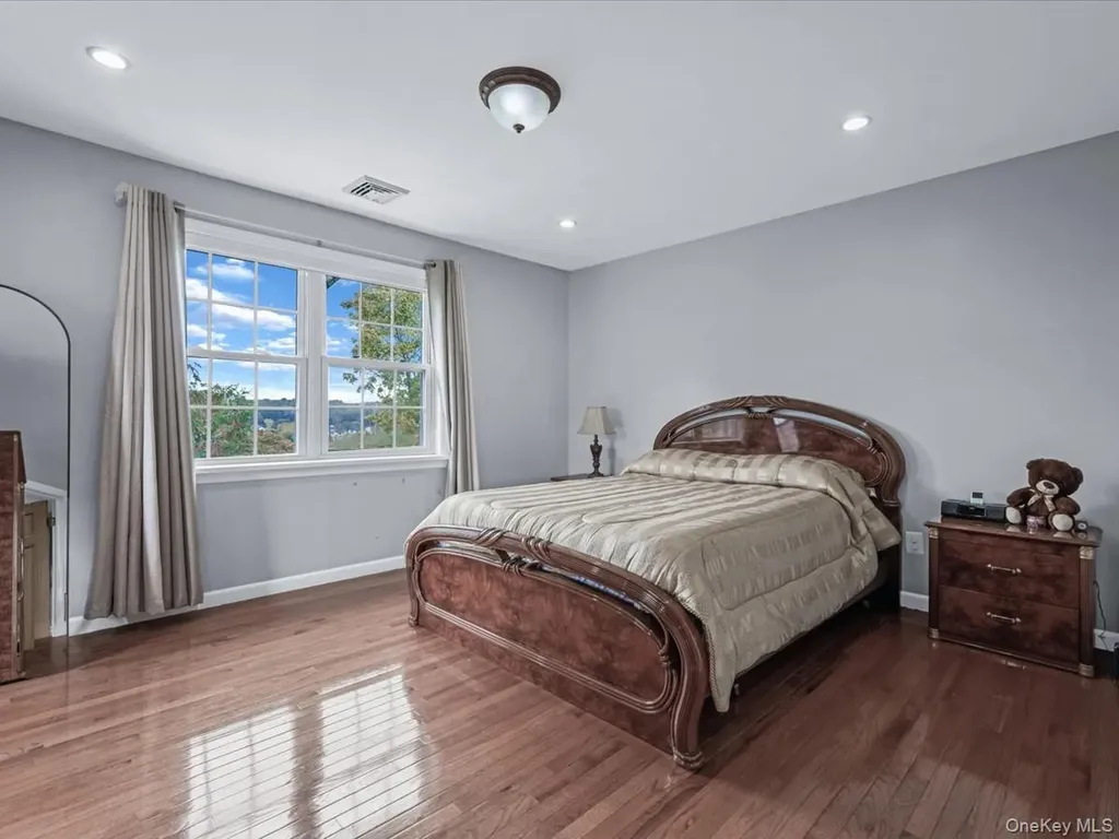 33 Berkshire Road Yonkers NY 10710