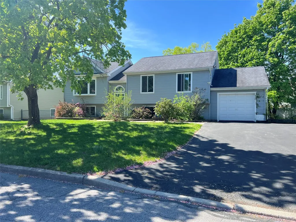 40 Iris Circle Beacon NY 12508