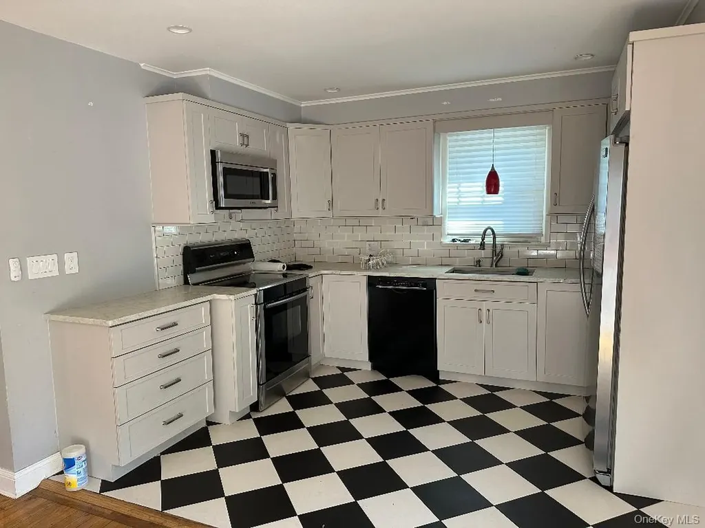 611 Asharoken Boulevard Bay Shore NY 11706